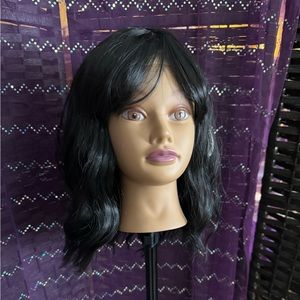 Short black wavy wig with bangs
